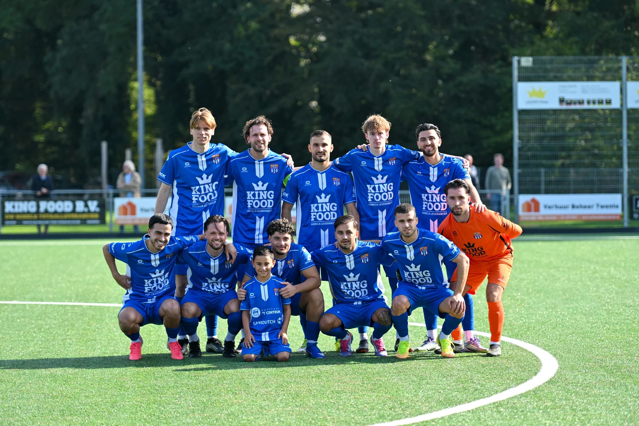 Teamfoto van FC Suryoye